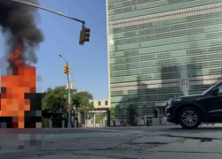 El incidente ocurrió la noche del jueves frente al edificio de la ONU.
