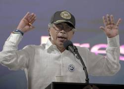 El presidente de Colombia, Gustavo Petro, pronuncia un discurso durante la inauguración de un campus múltiple de la Universidad Escuela Nacional del Deporte en Cali, Colombia, el 21 de noviembre de 2025.