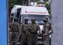 Fotografía de militares desplegados en las inmediaciones del centro de privación de libertad.