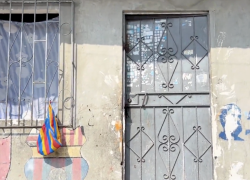 Hombres vestidos como policías asesinaron a cuatro hermanos.