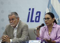 El vicepresidente del CNE, Enrique Pita, y la presidenta, Diana Atamaint.