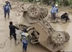 Personal de la Cruz Roja, del Ministerio de Salud Pública (MSP) y agentes de la Policía Nacional acudieron al lugar para atender la emergencia.
