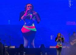 La cantante mexicana Fey agradeció a Guayaquil por el grato recibimiento y por supuesto cantó su esperado respertorio, desde Azúcar amargo y Muévelo hasta Media Naranja.