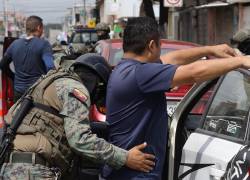Militares haciendo control a conductores en Durán. Foto archivo: API