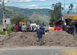 En el sector de Santa Marianita del cantón Girón se encuentra cerrada la vía en protesta contra las medidas del gobierno nacional.