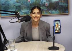 La cantante Greeicy habla durante el pódcast 'Sin Sostén', el 26 de abril de 2024, en Bogotá (Colombia).