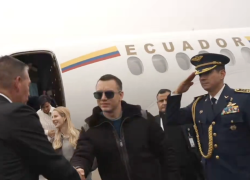 Noboa durante su arribo a Suiza. Imagen: captura de video