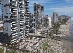 Las playas de Acapulco están plagadas de escombros, basura, animales muertos y hasta artículos de quienes estaban en hoteles o departamentos.