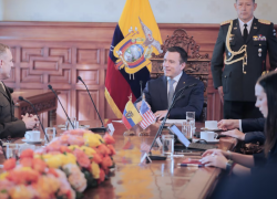 El comandante del Comando Sur de los Estados Unidos, el General de Marina Francis L. Donovan, con el presidente de la República, Daniel Noboa.