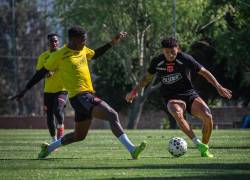 Joao Rojas controla el balón durante una sesión de entrenamiento de Barcelona SC.