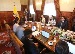 Fotografía de la reunión directiva de CELEC encabezada por Noboa.