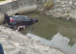 Estado del vehículo chocado en la vía Durán- Yaguachi, este 21 de diciembre de 2025.