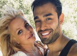Sam Asghari y Britney Spears vía Instagram