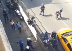 Captura de video que registró el enfrentamiento cerca del sector comercial conocido como La Bahía.
