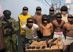 Fotografía que muestra a los detenidos.