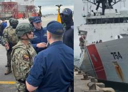 Miembros de las Fuerzas Armadas de Ecuador recibiendo a oficiales de la Marina estadounidense que arribaron al país en el buqe guardacostas James.