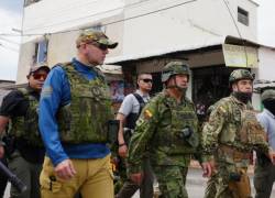 El ministro de Defensa, Gian Carlo Loffredo, y el comandante general de las FF.AA., Henry Delgado, estuvieron presentes en el operativo.