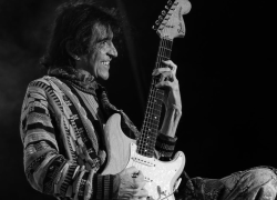 Fotografía del guitarrista Felipe Staiti.