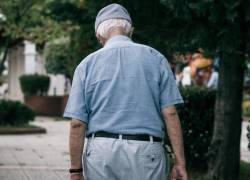 Fotografía referencial de un anciano.