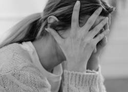 Mujer que buscó ayuda en la Policía era presuntamente extorsionada por el mismo agente que la atendió