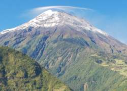 Fotografía de las laderas del volcán Tungurahua.
