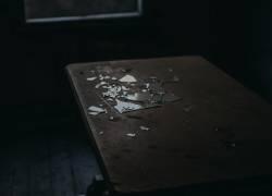 Alumno de 15 años hiere de gravedad a docente al atacarlo con un pedazo de vidrio en Manta