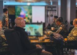 El ministro de Defensa, Gian Carlos Loffredo, comandó las operaciones en el marco del toque de queda.