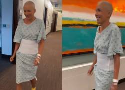 Fotografía de la expresentadora María Teresa Guerrera caminando por primera vez desde su última cirugía contra el cáncer.