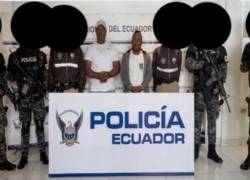 Fotografía que muestra a los dos capturados por la Policía de Ecuador.