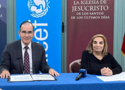 Elder Rafael Pino, segundo consejero de la presidencia del Área Sudamérica Noroeste de la Iglesia de Jesucristo de los Santos de los Últimos Días y Luz Ángela Melo, Representante de UNICEF Ecuador.