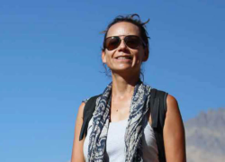 Fotografía de Ivette que aparece en la portada de su libro “Libre”.