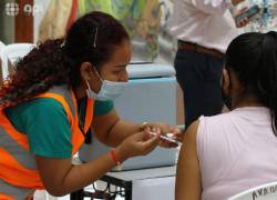 Se planeaba empezar la vacunación en enero del 2022, pero debido a la aparición de la variante Ómicron se adelanta.