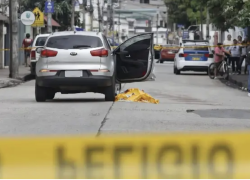 Las víctimas fueron atacadas a tiros mientras permanecían dentro del vehículo en el que se movilizaban.