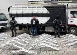 Más de 500 kilos de cocaína son hallados en el doble fondo de un camión: chofer fue detenido en Pimampiro