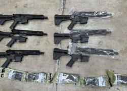 La supuesta empresa de seguridad almacenaba armamento de distintos calibres.