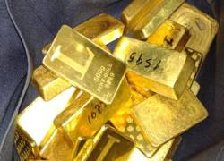 6’455.537 dólares en efectivo (cuya procedencia no pudo ser justificada), lingotes de oro y armas de fuego fueron hallados.