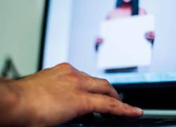 Así un hombre engañó e intimidó a una adolescente para obtener fotos íntimas: Fiscalía halló pruebas de pornografía infantil en Quito