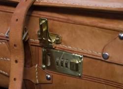 Niño aparece muerto dentro de una maleta en un contenedor en Francia; la madre es la principal sospechosa