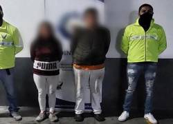 Mayra Alexandra T. P. y David Antonio R. T., madre y padrastro del niño.