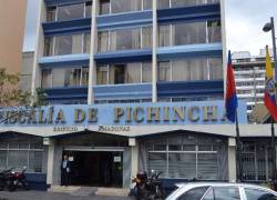 El delito de concusión sanciona con pena privativa de libertad de tres a cinco años a los servidores públicos.