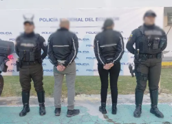 Pareja se disfrazaba de Policías.