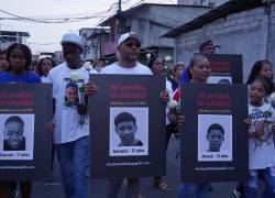 Fotografía que muestra una marcha en conmemoración por Ismael y Josué Arroyo, de 15 y 14 años, y sus amigos Saúl Arboleda, de 15, y Steven Medina, de 11, tomada el 8 de enero del 2025.