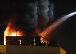 Gran incendio en centro comercial de Perú: fotos y videos muestran magnitud del siniestro