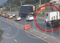 El cabezal blanco era usado para transportar el contenedor robado.