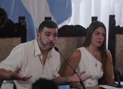 Fotografía tomada el 15 de mayo del 2025, que muestra al alcalde de Guayaquil, Aquiles Alvarez, junto a la entonces vicealcaldesa Tatiana Coronel.