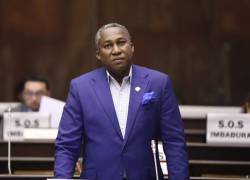 Asamblea pide a Roberto Cuero ofrecer disculpas por incidente con militares en Guayaquil, además de la suspensión