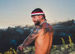 Foto del artista colombiano Maluma donde muestra su tatuaje de Don Juan, el nuevo material discográfico que ha preparado y con el que pronto empezará una gira en Estados Unidos.