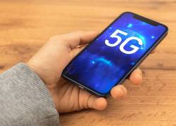Celular con red 5G.