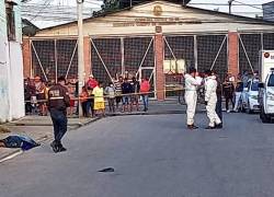 El crimen ocurrió entre las calles Quevedo y Puná, a pocos metros de una estación de bomberos.