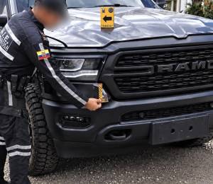 La camioneta quedó bajo custodia para las investigaciones.